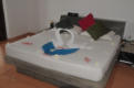 Hotel Kingfisher - Ny udsmykning på sengen efter hver rengøring.