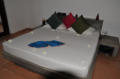 Hotel Kingfisher - Ny udsmykning på sengen efter hver rengøring.